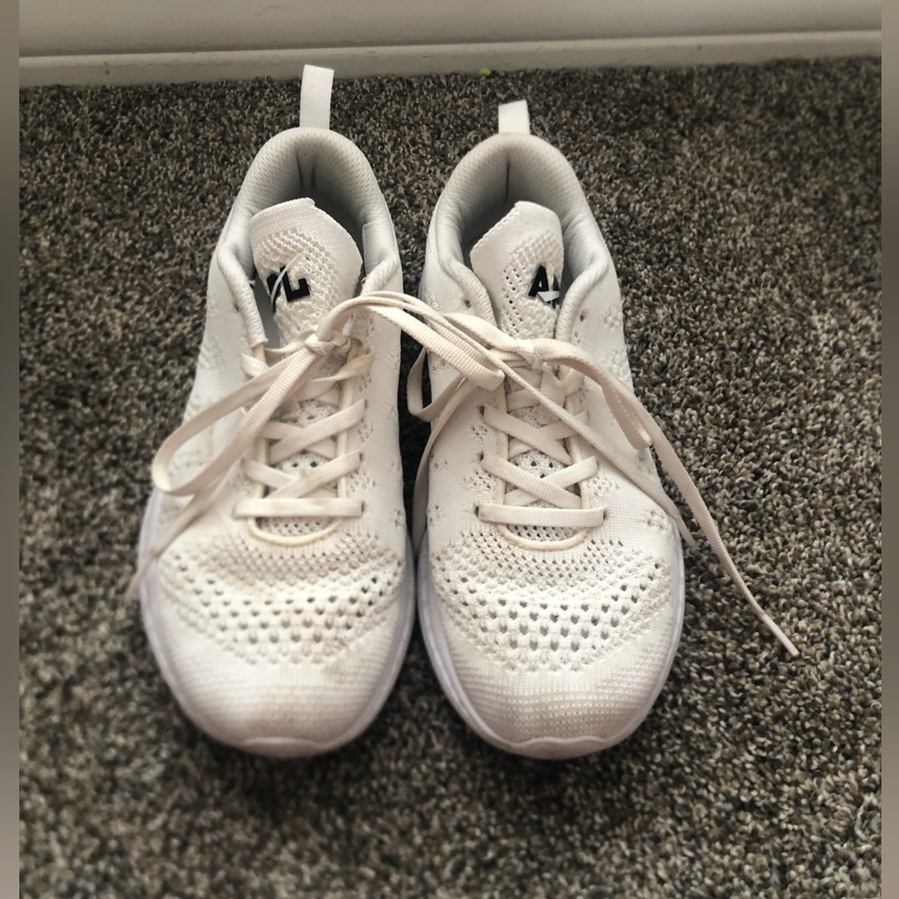 APL shoes